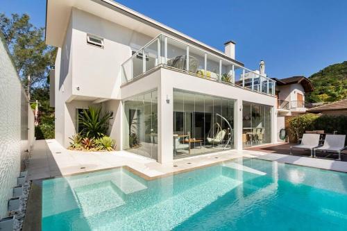 Casa Maravilhosa com Piscina em Garopaba