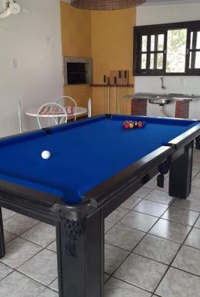 Casa Marron com vista para o mar 2, com mesa de Sinuca - 2 Km Centro