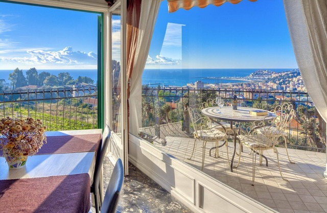 Casa Matilde - Panoramic apartment for 4 people in Imperia, terrace and sea-view