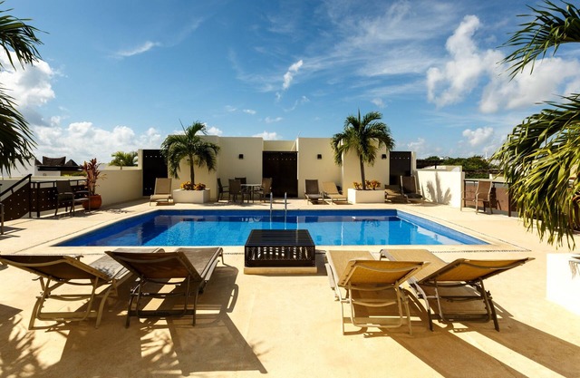 Casa Meridian 104 - One Block From The Beach And 5th Avenue - 2 Bedroom - WiFi