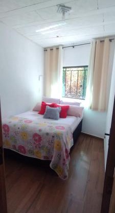 Casa moderna em meio à natureza