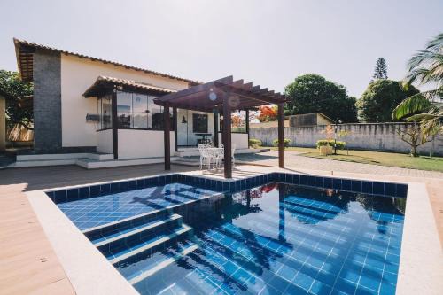 Casa na Ferradura com Piscina