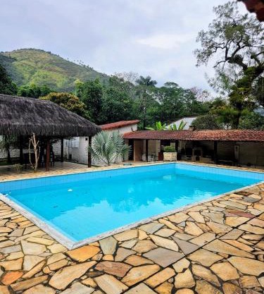 Casa na subida da Serra de Friburgo com Cachoeira