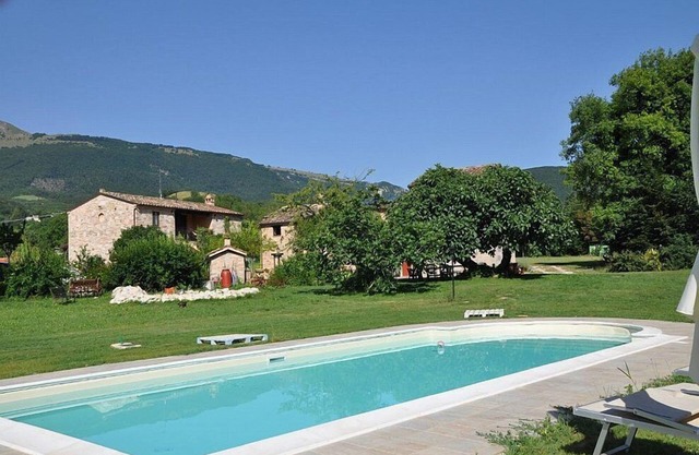 Casa Noriana A: A characteristic and welcoming apartment situated in a quiet location, surrounded by a wonderful garden, with Free WI-FI.