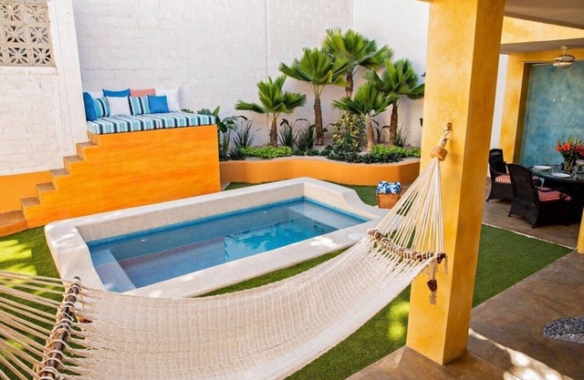 Casa Oasis Summary: W