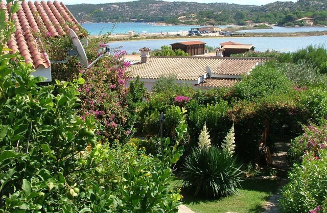 Casa Oleandro, gardened apartment, 100 meters walk to the beach, internet Wi-Fi