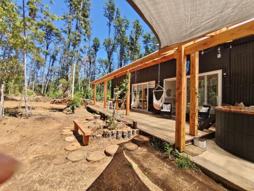 Casa orilla Río Punahue, camino a Lago Riñihue