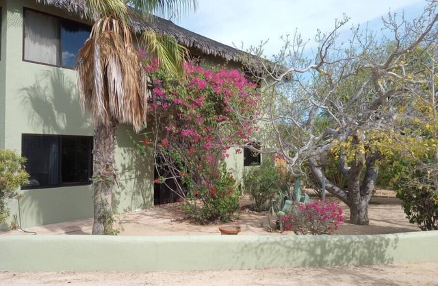 Casa Pájaros - Private 2-Story Home