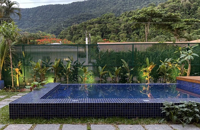 Casa Patropi - House in gated community on Guaecá beach with pool!