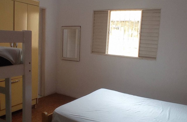 Casa Perfeita Próxima ao Centro de Caraguatatuba, com Acesso Fácil a Praias