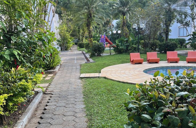 Casa Praia das Toninhas/Ubatuba, Gated condominium with security 150 m. beach