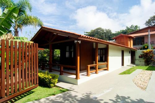 Casa Praiana poucos passos do Mar, Santinho AB9757