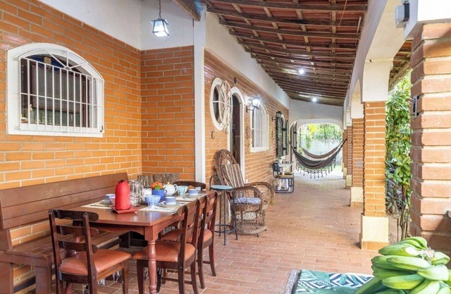 Casa rústica com Wi-Fi, garagem e aceita pet