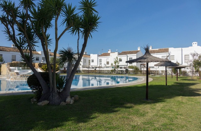 Casa Real La Barrosa, with communal pool