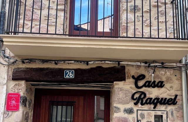 Casa Raquel Montanejos with capacity for ten people.