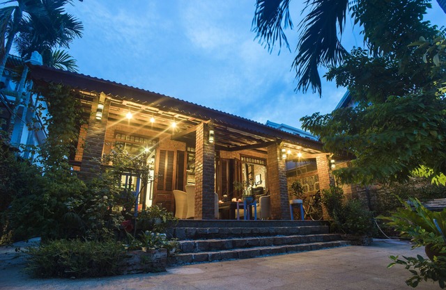 CASA RIO: Enchanting private riverside Holiday House in Hoi An