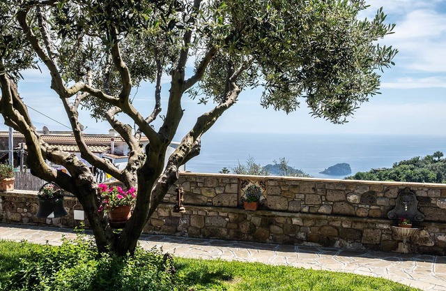 Casa Rita Panoramic Villa With Jacuzzi