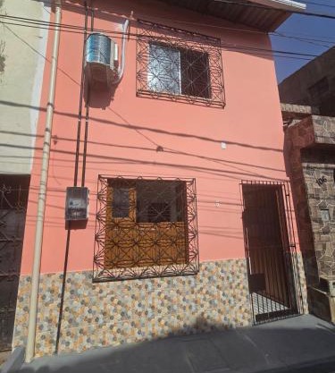 Casa rosa - conforto com split, wifi e água quente