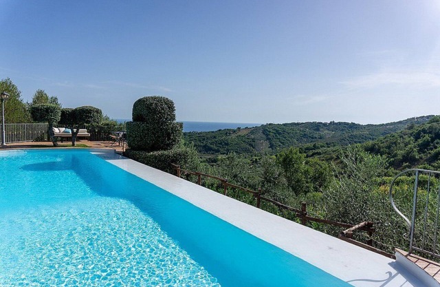 Casa Rosamunda C: A welcoming apartment that covers the entire ground floor of a villa, with Free WI-FI.