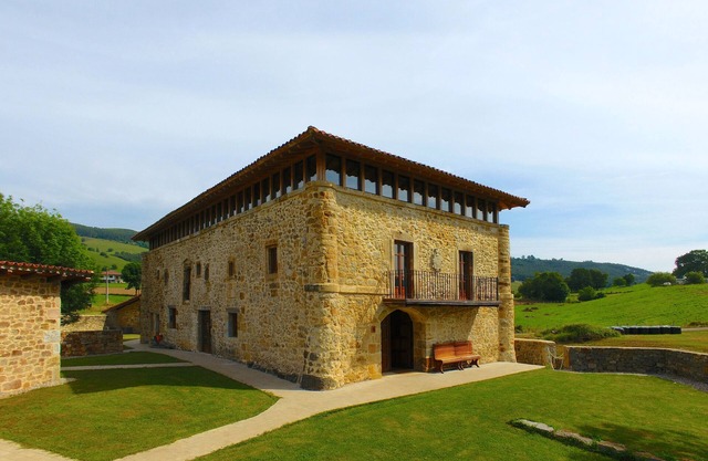 Casa Rural Alvarado, walled tower house from the 15th century, capacity 20-30 people.
