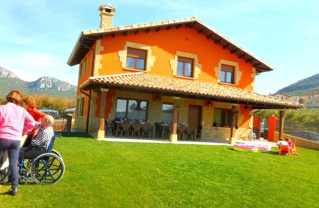 Casa rural Navarra para niños, accesible para grupos grandes de 14-16 personas Belastegui II