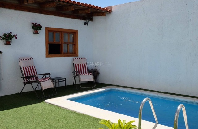 Casa Samuel, rural escape with pool, Las Vegas village