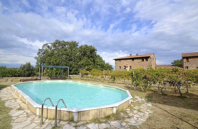 Casa Scoiattolo B: A cozy and welcoming apartment surrounded by meadows and by green hills, with Free WI-FI.