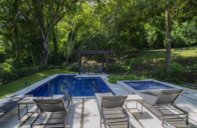 Casa Selva Tica 6 bdr pool golf view in Los Suenos