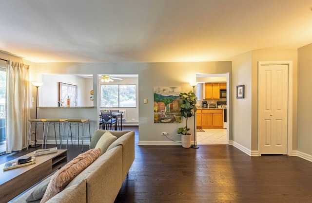 Casa Serenità: Downtown Forest Park, Close to Trains, Parking