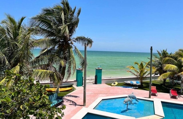 Casa Sirenas, huge ocean front Villa at Chicxulub