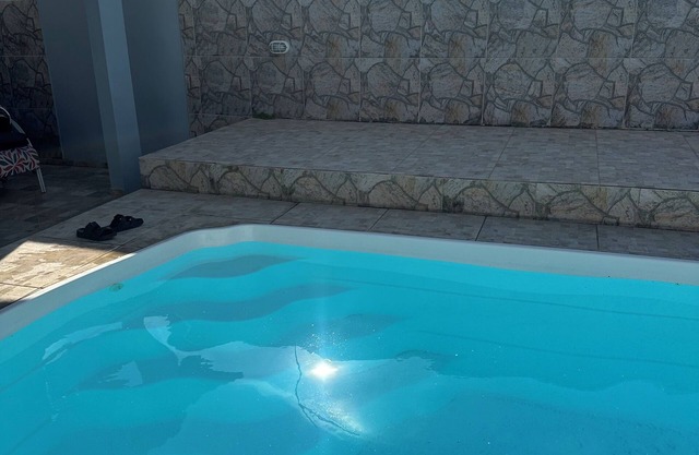 Casa Tavares 100 meters from the beach, giant pool, private house, quiet street.