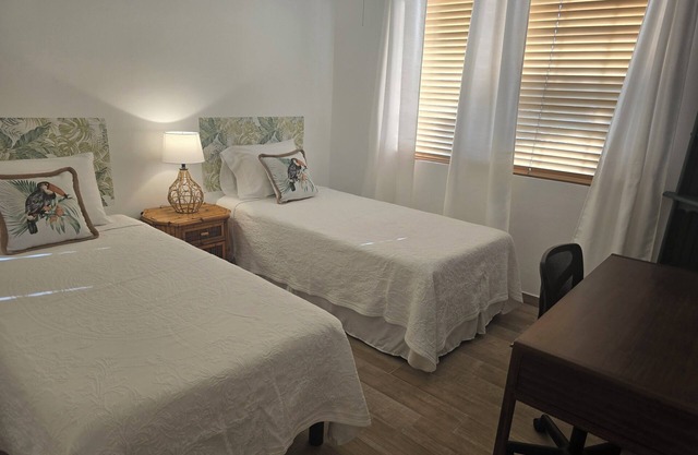 Casa Tropical- 3 bedroom & 2 bath paradise with beautiful green landscaping