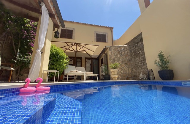 CASA VIDA town house/finca with pool, air conditioning - feel-good factor PLUS