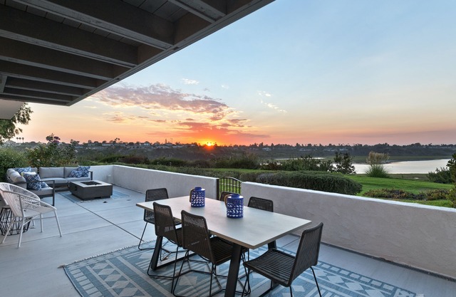 Casa Vista - Amazing views, hot tub and patio.