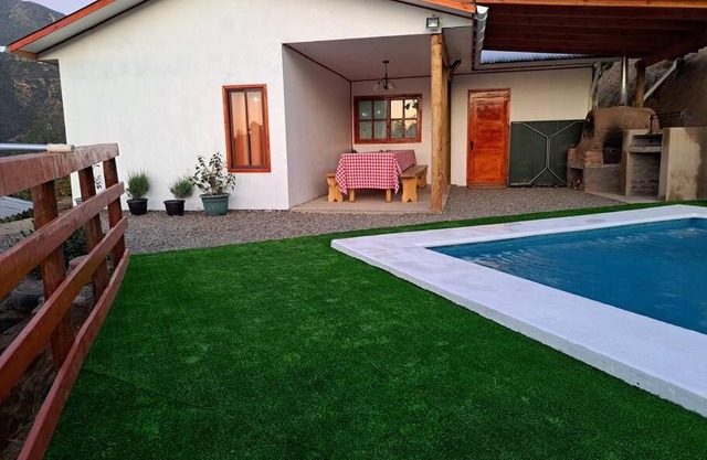 Casa Vista del sol, con piscina, tinaja, y quincho