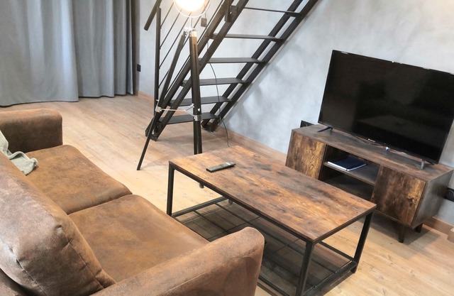 Casa Vostra - Superb industrial loft at Gaillard tram/border