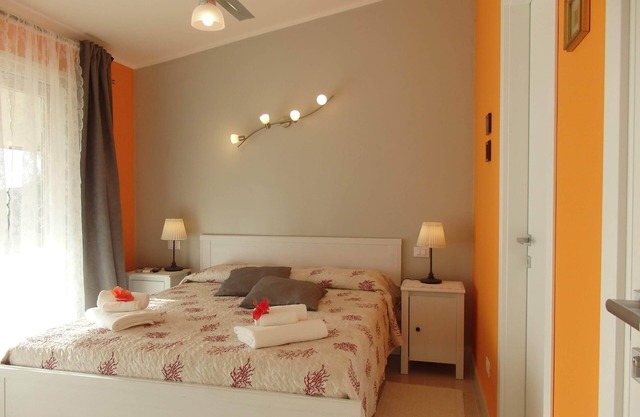 Casacilla, modern semi-detached villa with view and garden