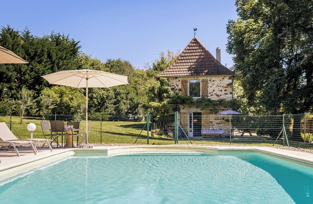 Casalle, comfortable restored holiday home with private swimming pool