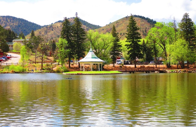 CASCADE MOUNTAIN RETREAT, HILL/MOUNTAIN VIEWS, GREAT LOCATION NEAR PIKES PEAK