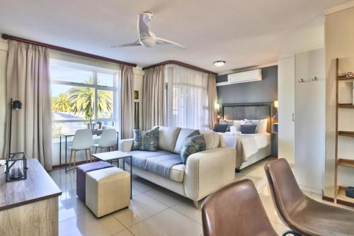 Cascades Sunny Studio with views