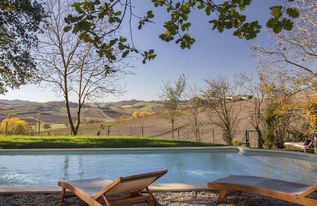 Cascina Chioso - Six Bedroom House, Sleeps 14