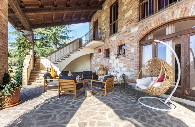Cascina Monferrato 12, Emma Villas