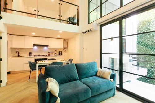 Casco Viejo Loft with Balcony - Rooftop Pool and Gym