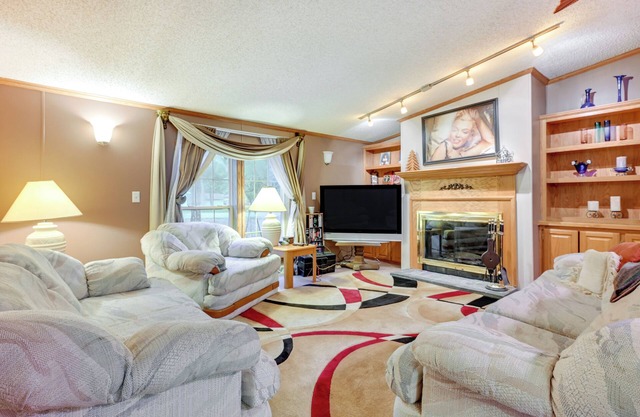 Caseville Home: Walk to Beach on Lake Huron!