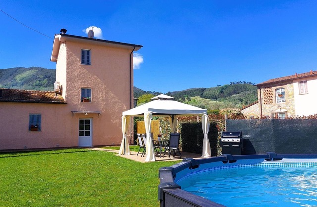Casina di Andrea with above ground pool, Capannori