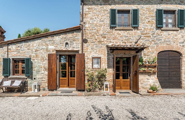 Casina in authentic Tuscany