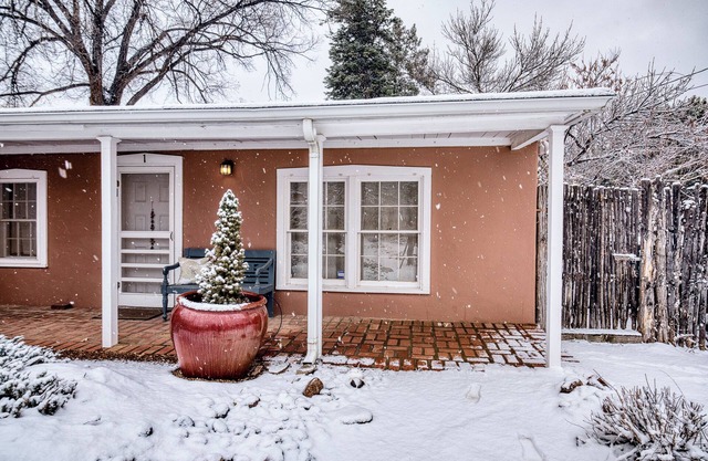 Casita Ana | Cozy Retreat Near Canyon Road