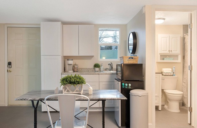 Casita del Sol, near UNM, Nob Hill