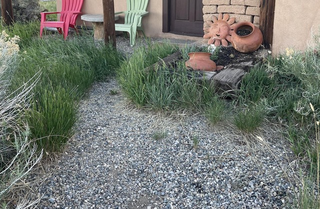 Casita for skiers and hikers! Taos Ski Valley is 11 miles up the road.