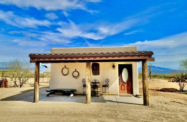 Casita & Horse Stalls -1 block to Tonto Nat'l Forest